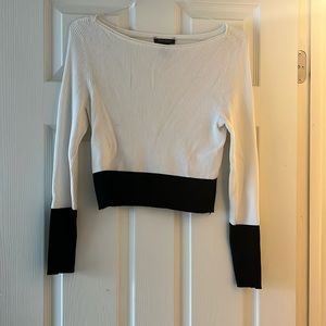 Black & white cropped ribbed sweater.